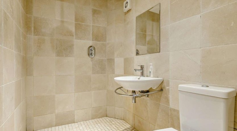 Photo of 2 Bed in Ashford in the Water