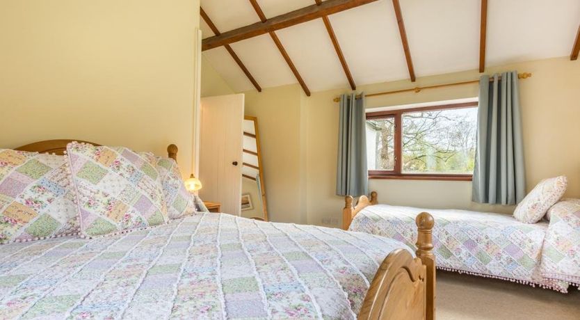 Photo of 7 Bed in Boot