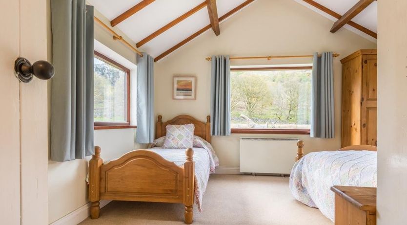 Photo of 7 Bed in Boot