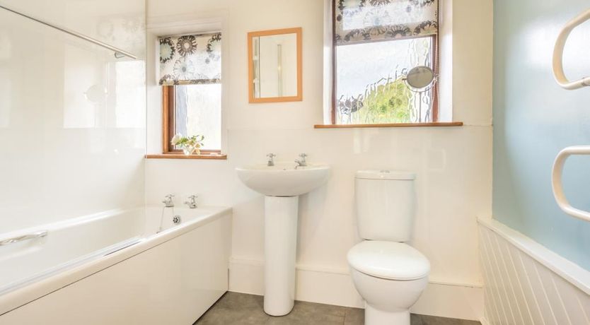 Photo of 7 Bed in Boot