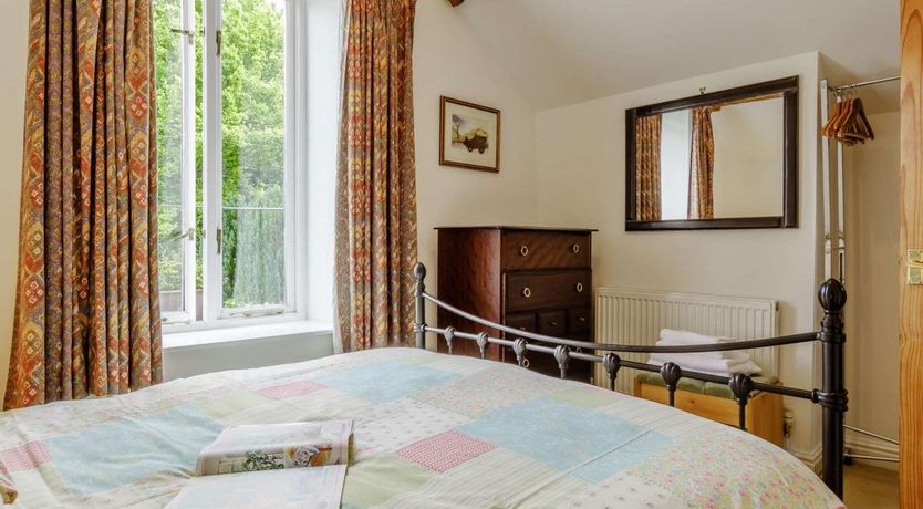 Photo of 4 Bed in Llangynidr