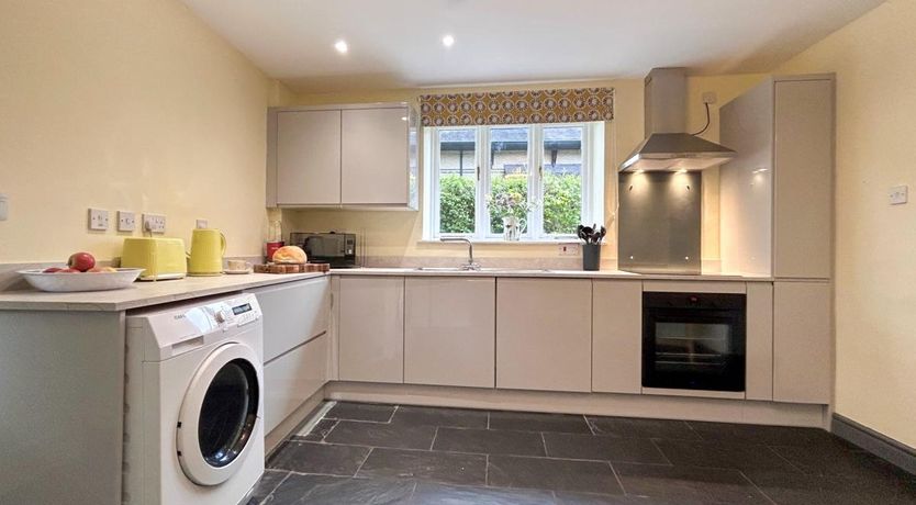 Photo of 4 Bed in Llangynidr