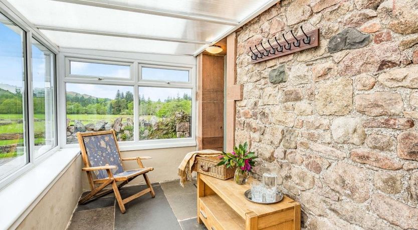 Photo of 8 Bed in Boot