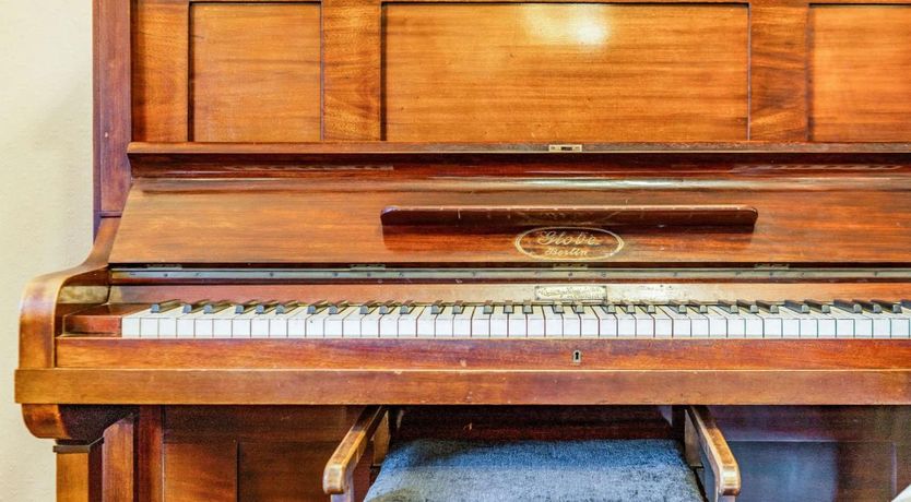 Photo of 8 Bed in Boot