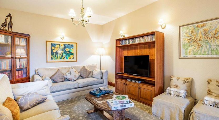 Photo of 8 Bed in Boot