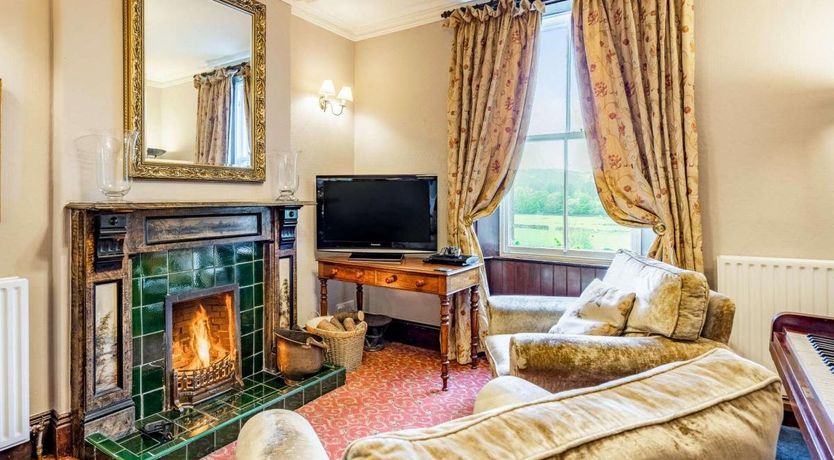 Photo of 8 Bed in Boot