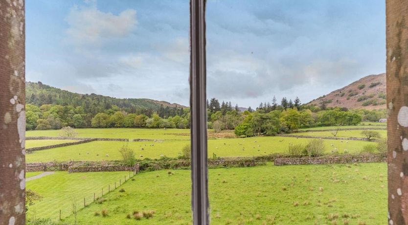 Photo of 8 Bed in Boot