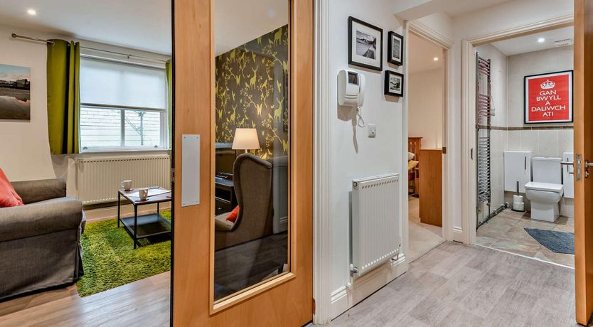 Photo of 1 Bed in Tenby