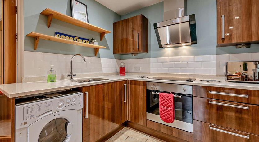 Photo of 1 Bed in Tenby