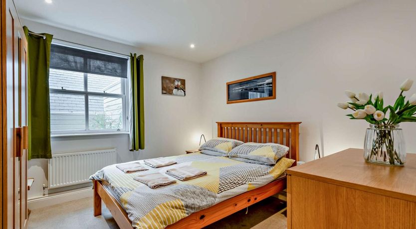 Photo of 1 Bed in Tenby