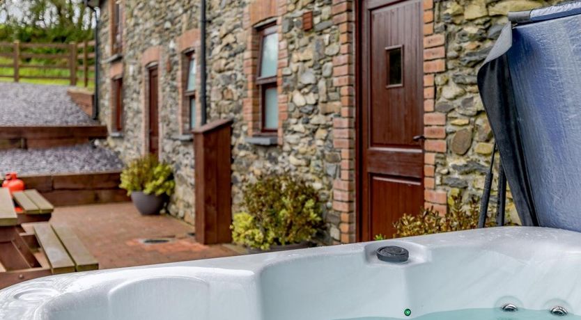 Photo of 5 Bed in Tynreithyn