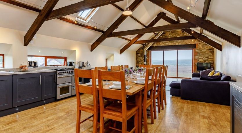 Photo of 5 Bed in Tynreithyn