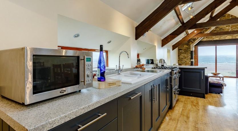 Photo of 5 Bed in Tynreithyn