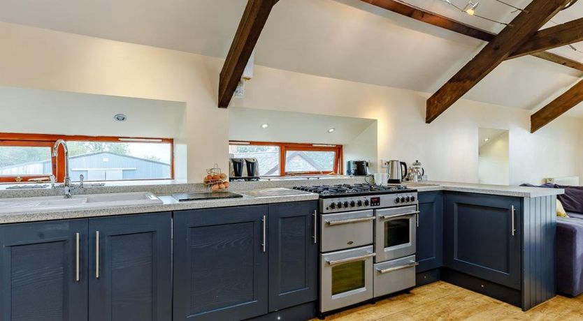 Photo of 5 Bed in Tynreithyn