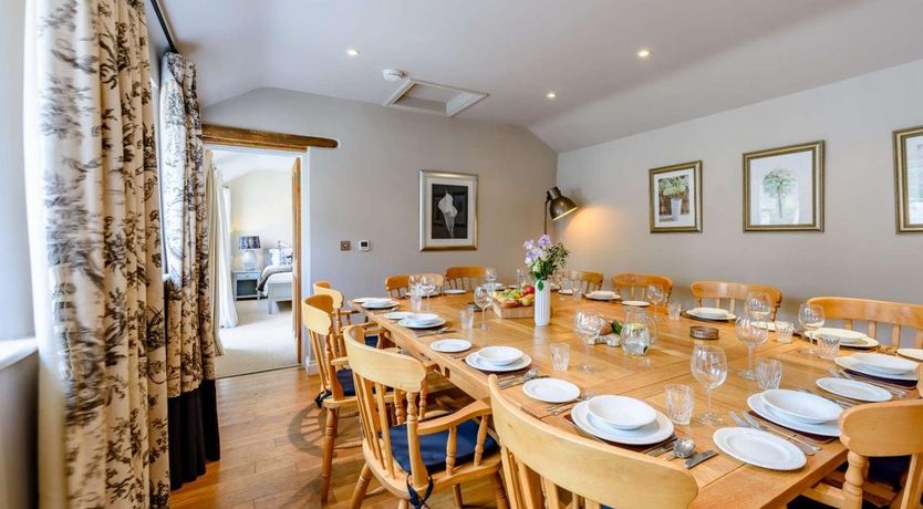 Photo of 6 Bed in Tawstock