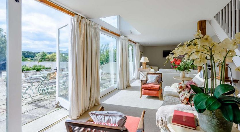 Photo of 6 Bed in Tawstock