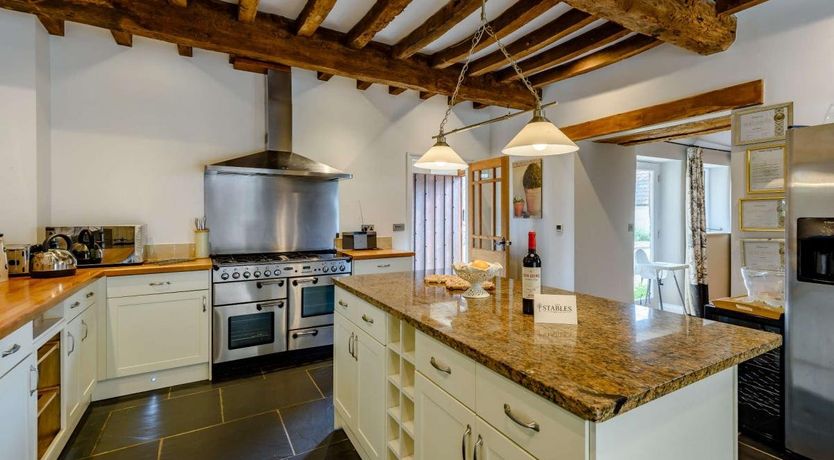 Photo of 6 Bed in Tawstock