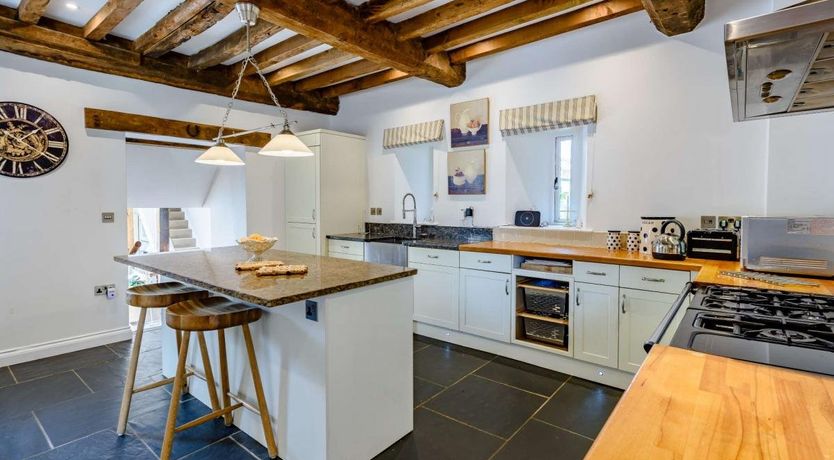 Photo of 6 Bed in Tawstock