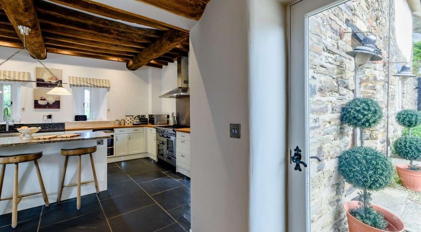 Photo of 6 Bed in Tawstock