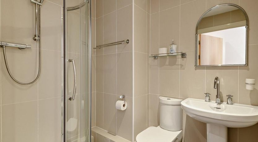 Photo of 3 Bed in Tenby