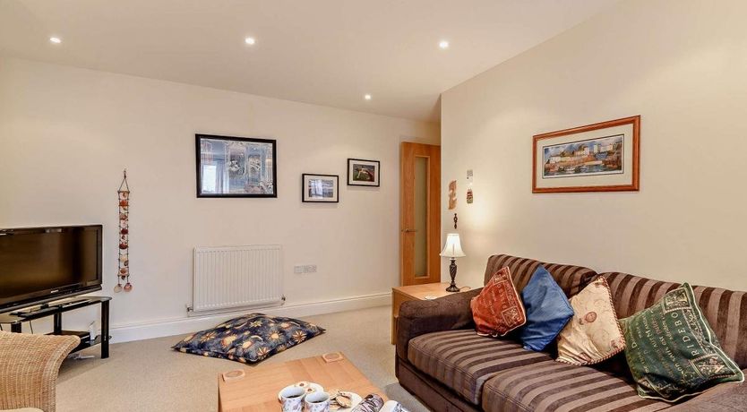 Photo of 3 Bed in Tenby