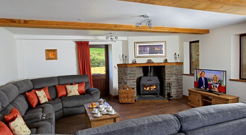 Photo of 6 Bed in Cwmcamlais