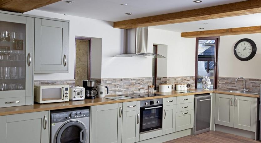 Photo of 6 Bed in Cwmcamlais