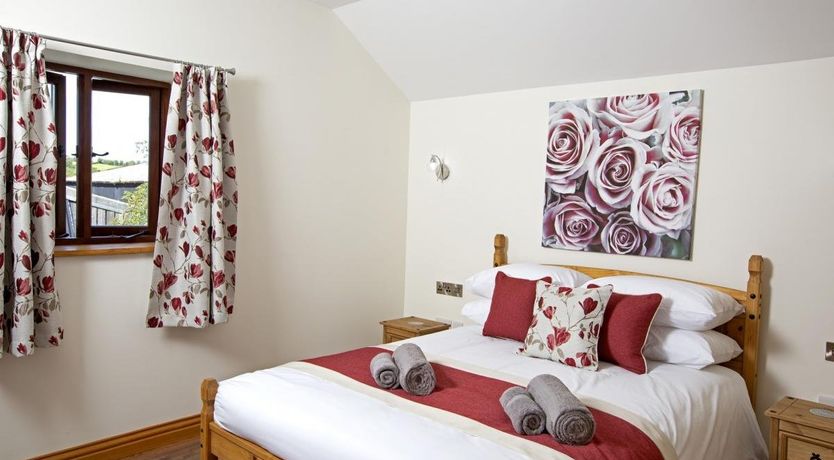 Photo of 6 Bed in Cwmcamlais