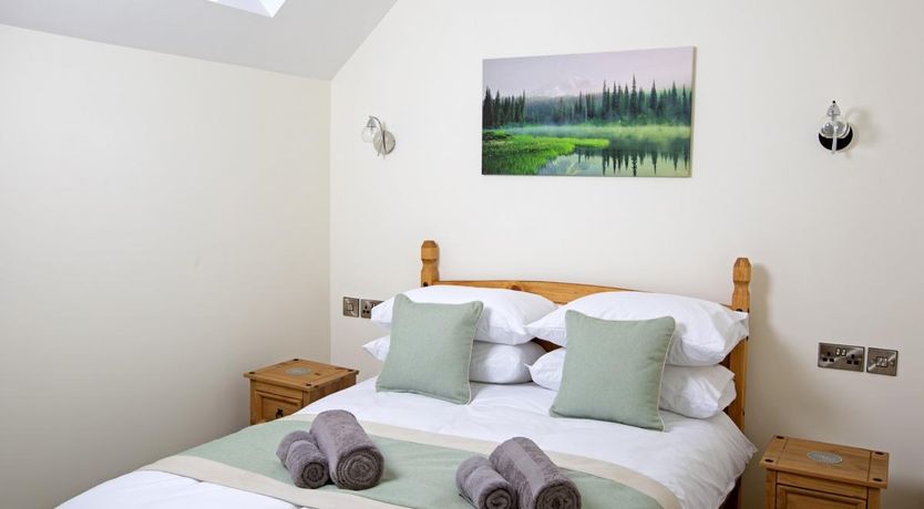 Photo of 6 Bed in Cwmcamlais