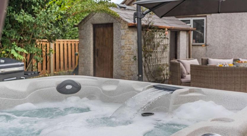 Photo of 3 Bed in Hambleton