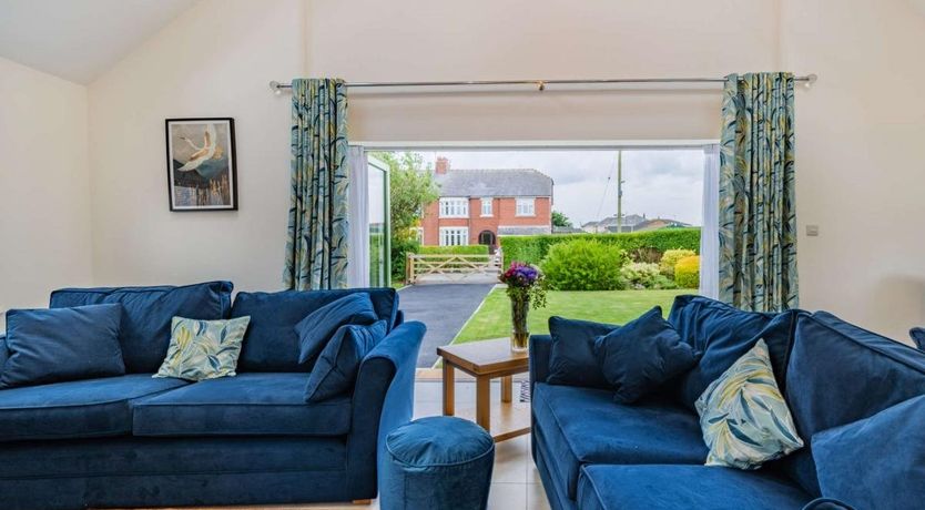 Photo of 3 Bed in Hambleton