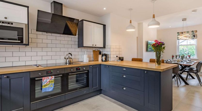 Photo of 3 Bed in Hambleton