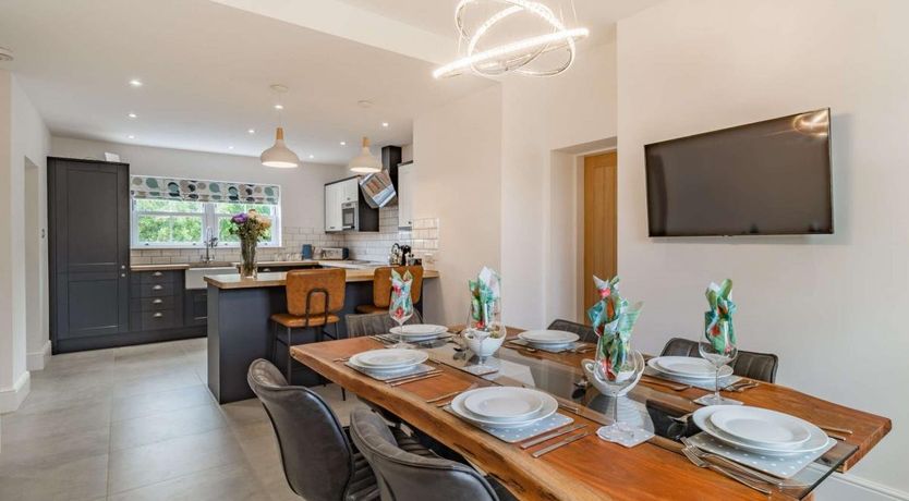 Photo of 3 Bed in Hambleton