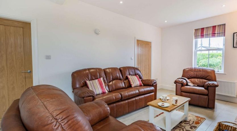 Photo of 3 Bed in Hambleton