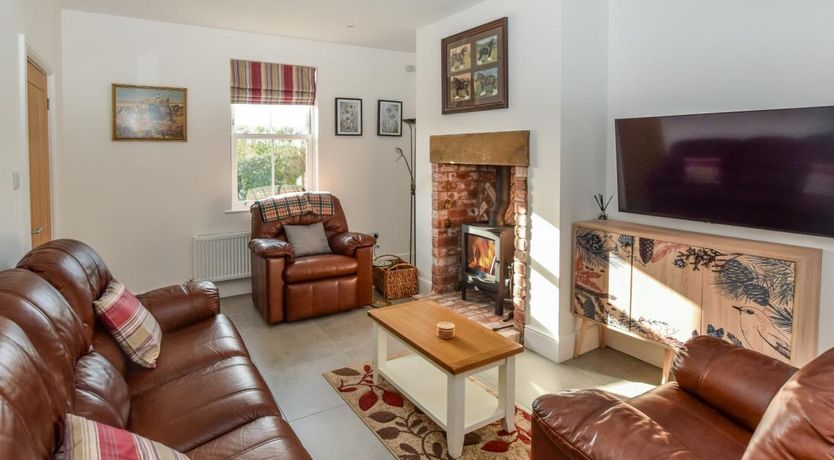 Photo of 3 Bed in Hambleton