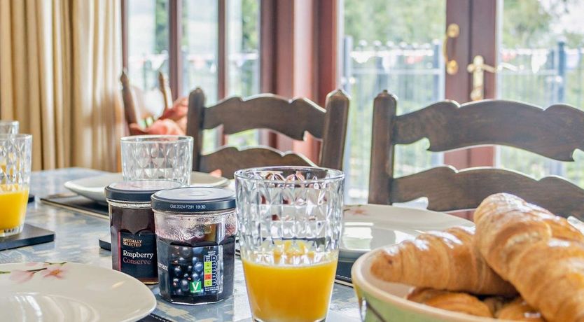 Photo of 4 Bed in Aberdovey