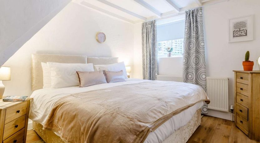 Photo of 3 Bed in Bradiford