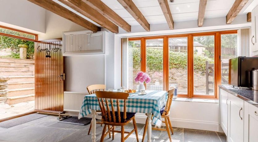 Photo of 1 Bed in Roadwater