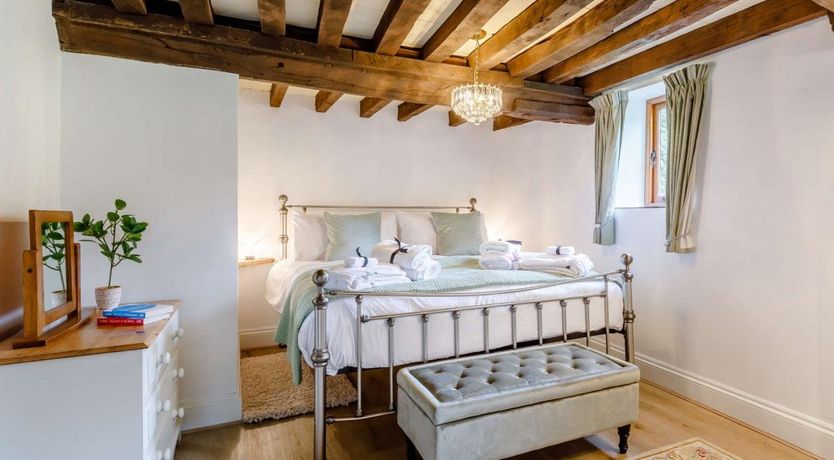 Photo of 1 Bed in Roadwater