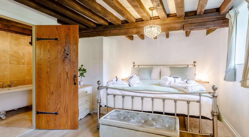 Photo of 1 Bed in Roadwater