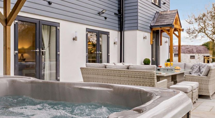 Photo of 5 Bed in Rhosbodrual