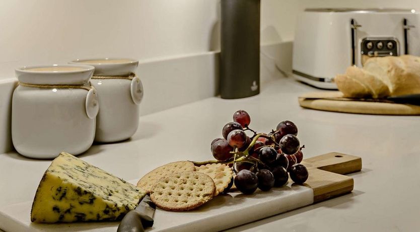 Photo of 5 Bed in Rhosbodrual