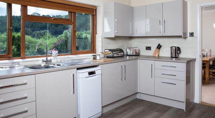 Photo of 3 Bed in Llandeilo'R Fan