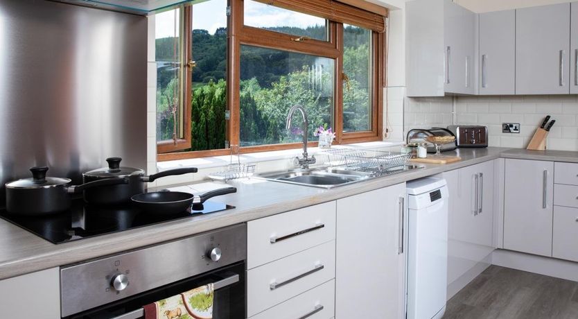 Photo of 3 Bed in Llandeilo'R Fan