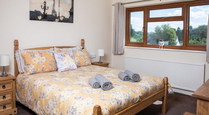 Photo of 3 Bed in Llandeilo'R Fan