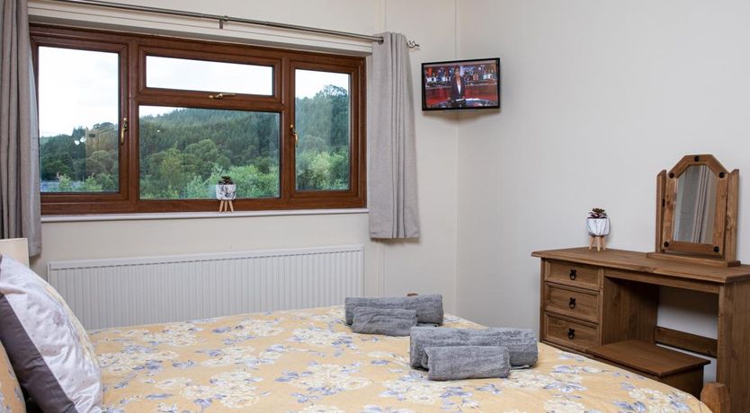 Photo of 3 Bed in Llandeilo'R Fan