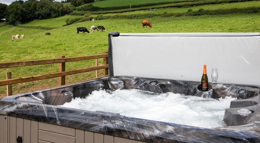 Photo of 3 Bed in Llandeilo'R Fan