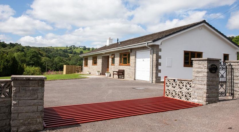 Photo of 3 Bed in Llandeilo'R Fan