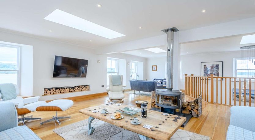 Photo of 4 Bed in Dunoon