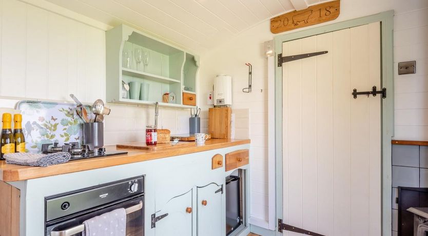 Photo of 1 Bed in Kingsthorne